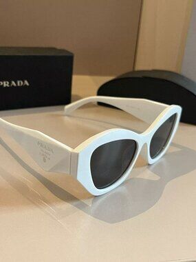 Prada White Thick-Frame Cat-Eye Sunglasses with Dark Lenses